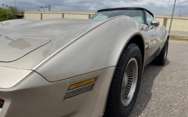 Chevrolet-Corvette-Collector-Edition-1982-Coupe-19