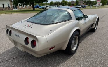 Chevrolet-Corvette-Collector-Edition-1982-Coupe-2