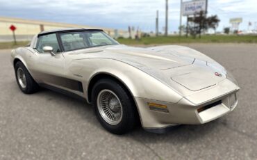 Chevrolet-Corvette-Collector-Edition-1982-Coupe