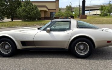 Chevrolet-Corvette-Collector-Edition-1982-Coupe-6