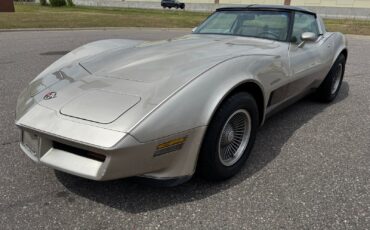 Chevrolet-Corvette-Collector-Edition-1982-Coupe-7