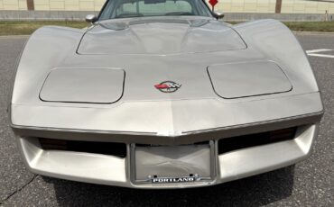 Chevrolet-Corvette-Collector-Edition-1982-Coupe-8