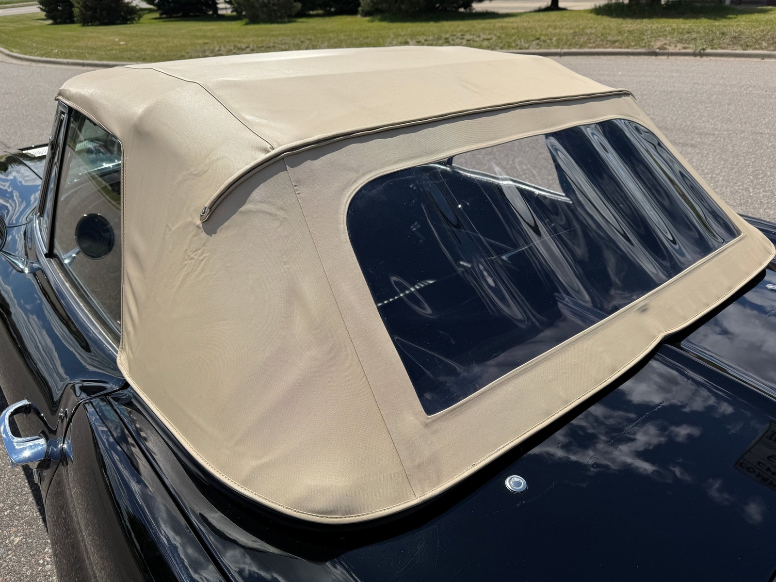 Chevrolet-Corvette-Stingray-Convertible-1963-Convertible-12
