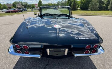 Chevrolet-Corvette-Stingray-Convertible-1963-Convertible-4