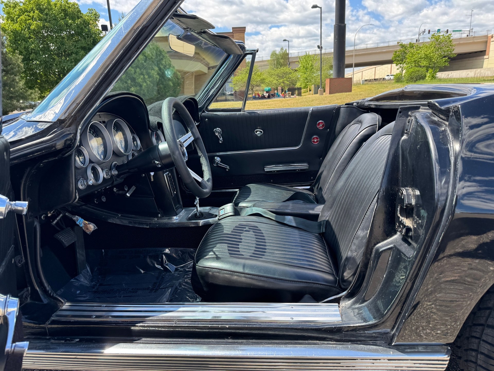 Chevrolet-Corvette-Stingray-Convertible-1963-Convertible-9