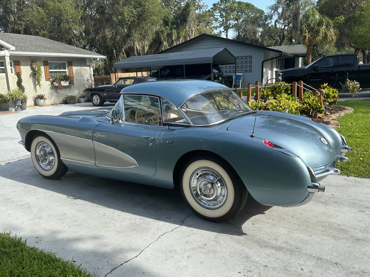Chevrolet-Corvette-convertible-1956-4