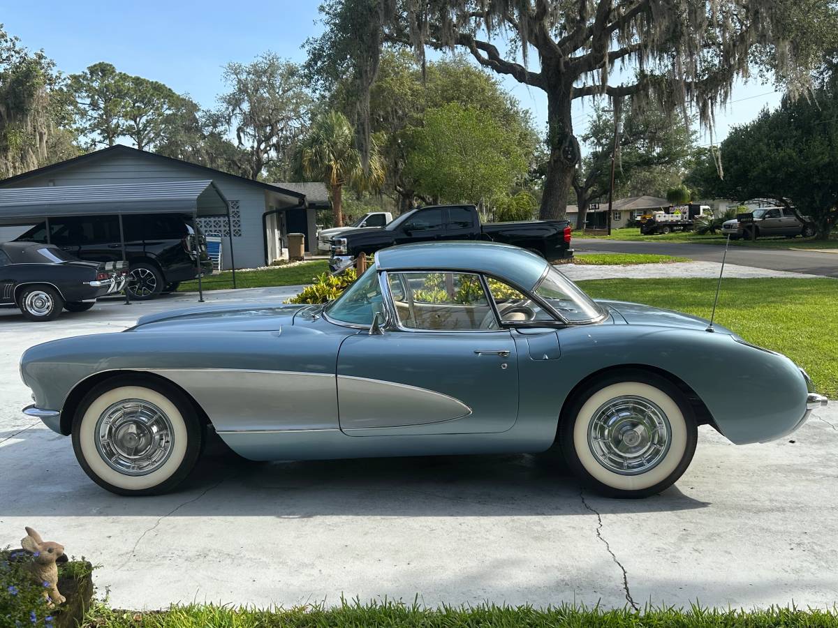 Chevrolet-Corvette-convertible-1956-5
