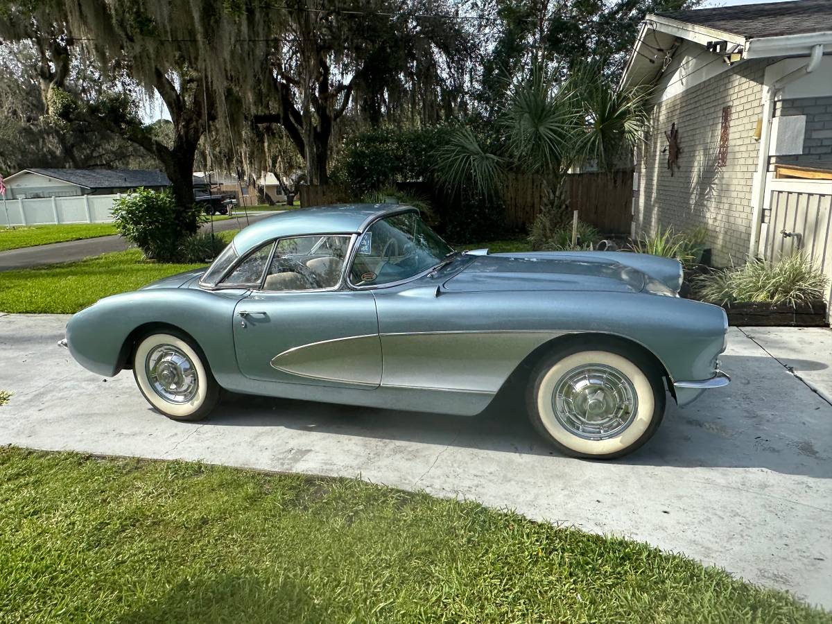 Chevrolet-Corvette-convertible-1956-7