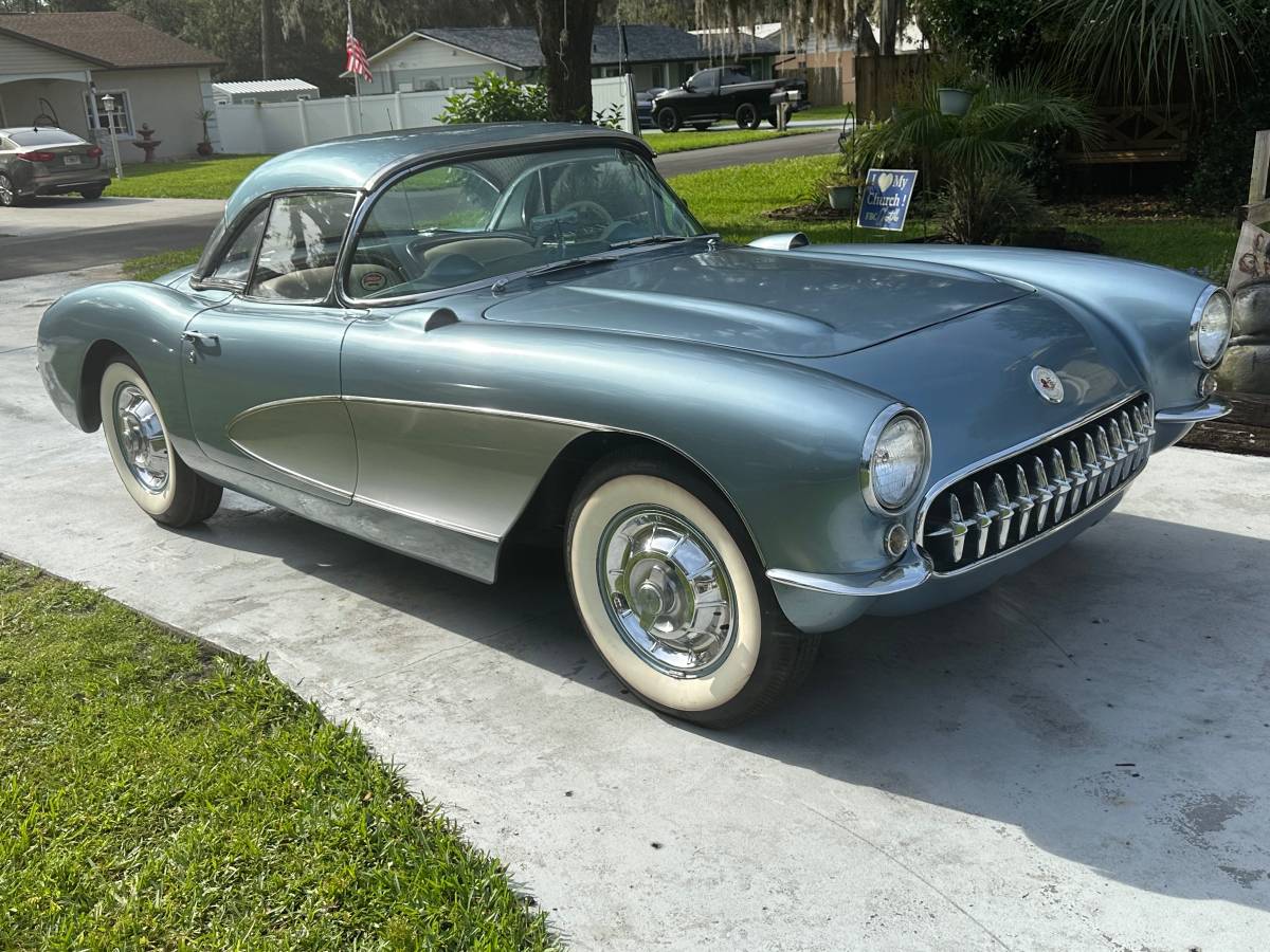 Chevrolet-Corvette-convertible-1956-8