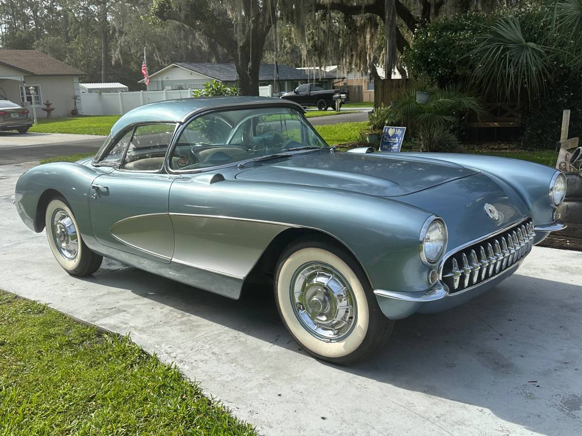Chevrolet-Corvette-convertible-1956