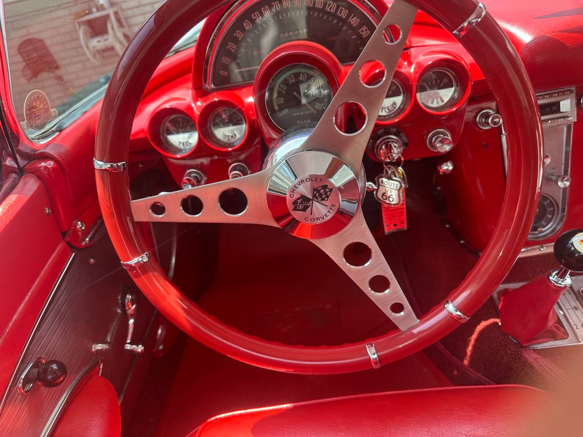 Chevrolet-Corvette-convertible-1961-15