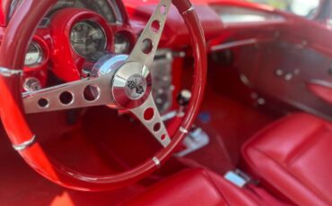 Chevrolet-Corvette-convertible-1961-18