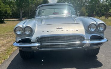 Chevrolet-Corvette-convertible-1961-2