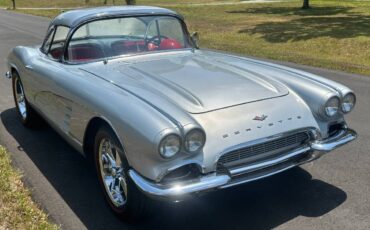 Chevrolet-Corvette-convertible-1961-3