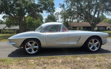 Chevrolet-Corvette-convertible-1961-4