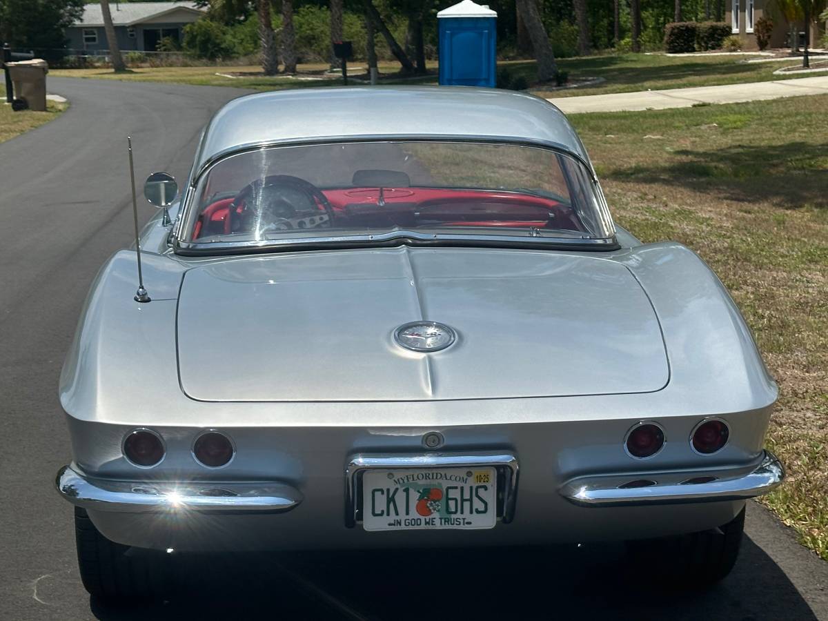 Chevrolet-Corvette-convertible-1961-5
