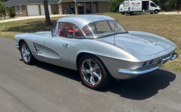 Chevrolet-Corvette-convertible-1961-6