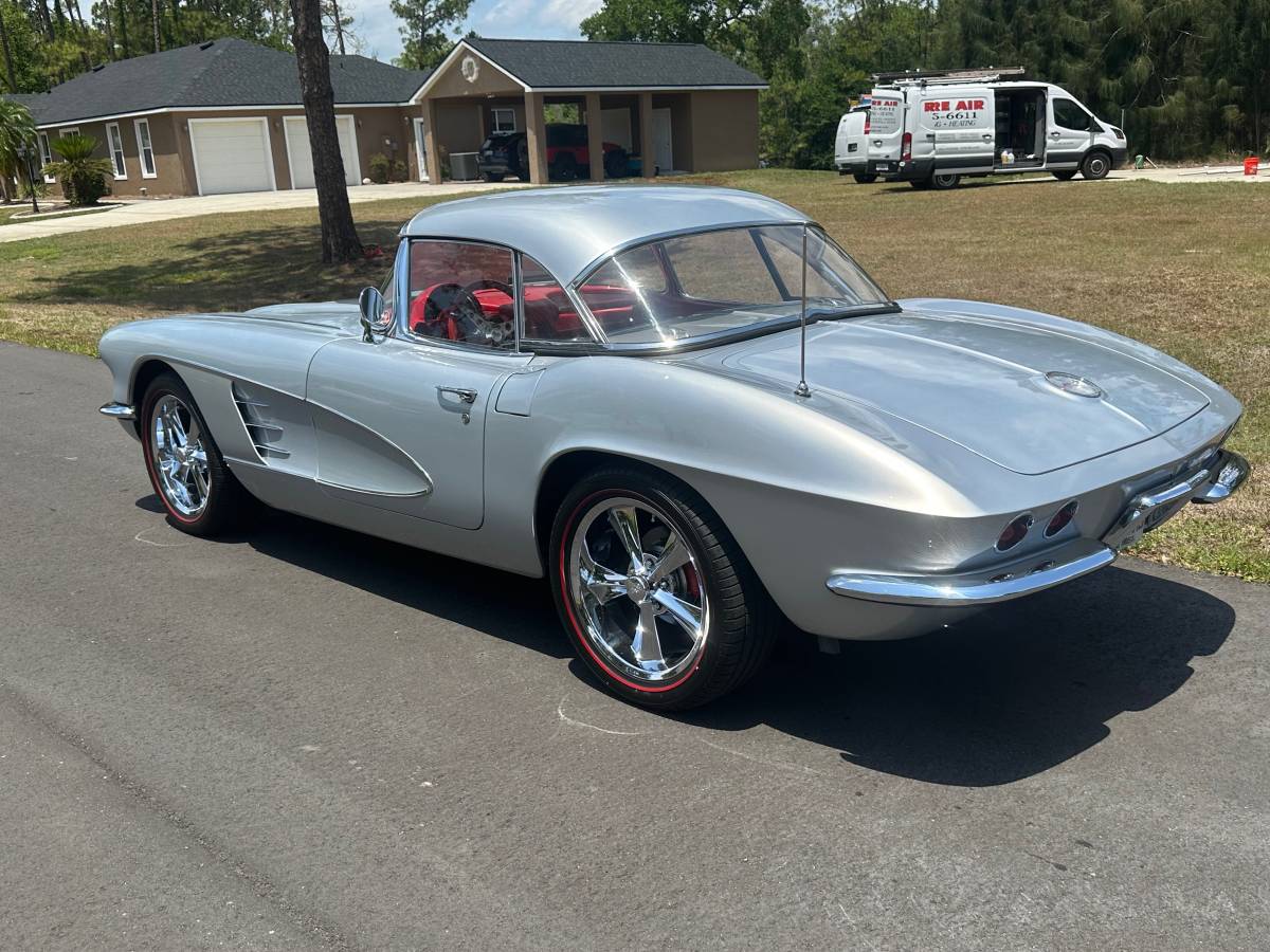 Chevrolet-Corvette-convertible-1961-6