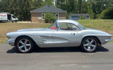 Chevrolet-Corvette-convertible-1961-7