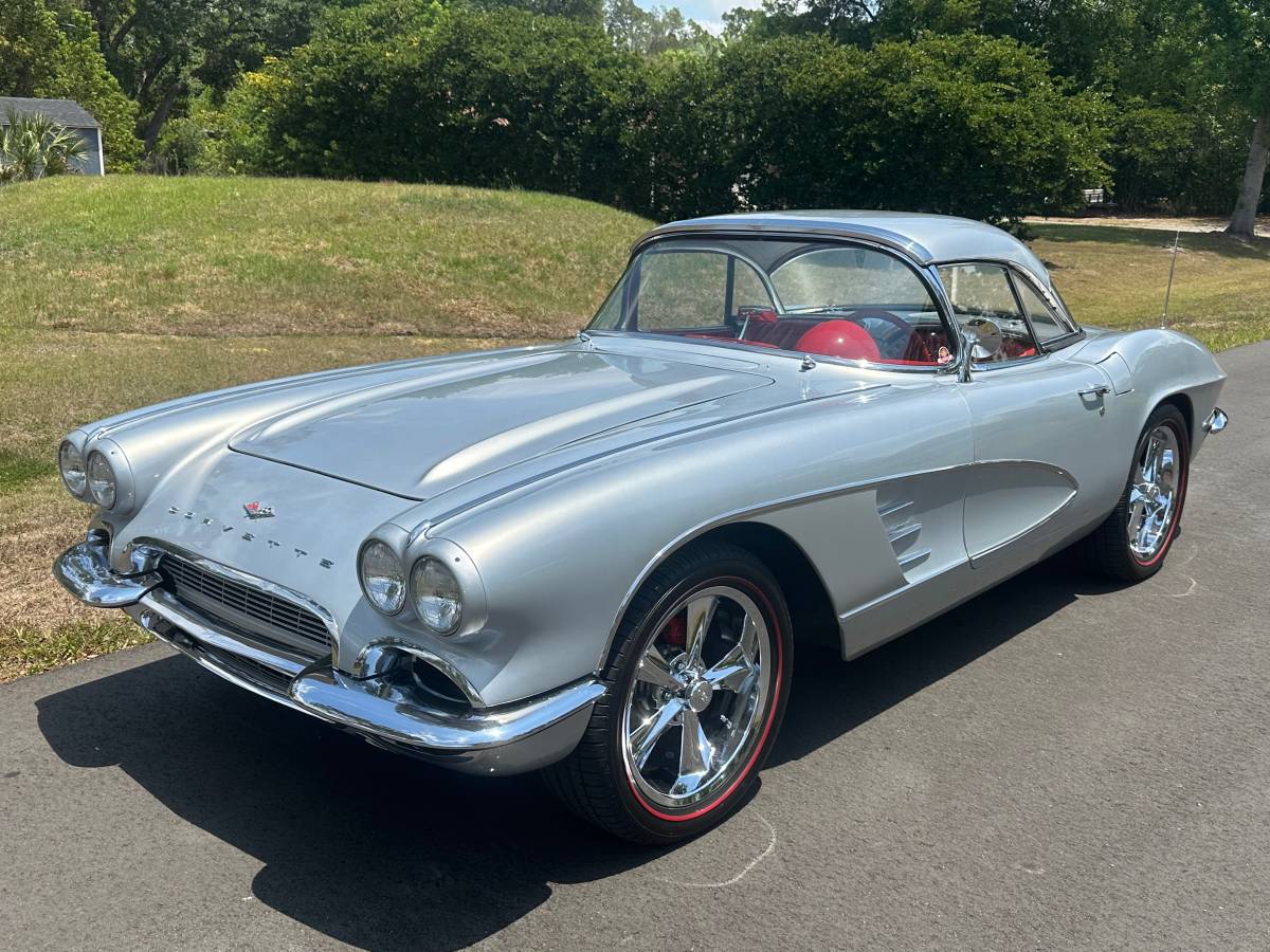 Chevrolet-Corvette-convertible-1961-8