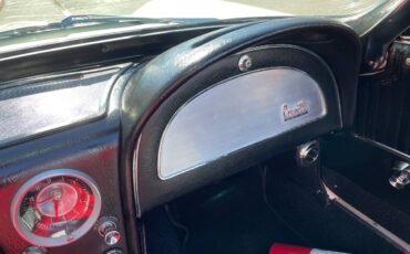 Chevrolet-Corvette-convertible-1963-white-10