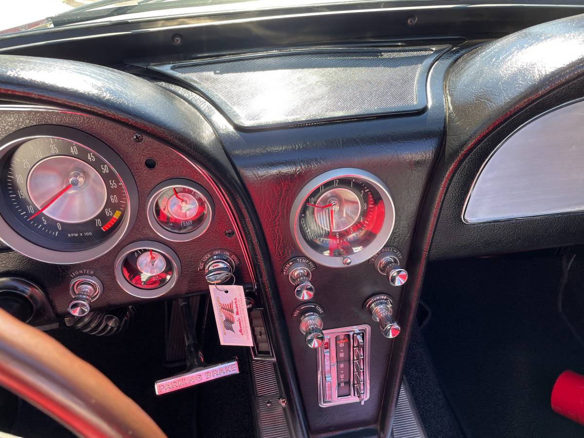 Chevrolet-Corvette-convertible-1963-white-11