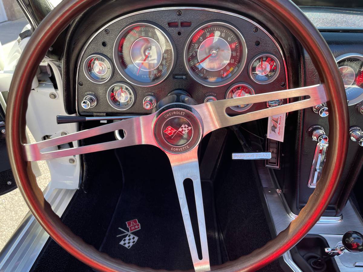 Chevrolet-Corvette-convertible-1963-white-13