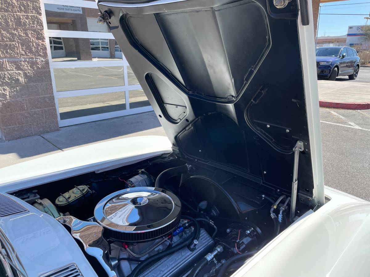 Chevrolet-Corvette-convertible-1963-white-16