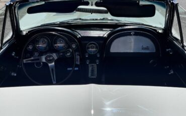 Chevrolet-Corvette-convertible-1963-white-17