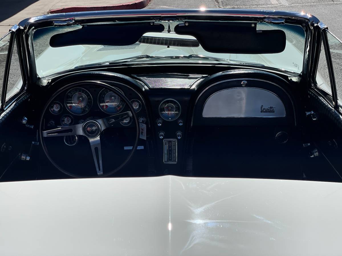 Chevrolet-Corvette-convertible-1963-white-17
