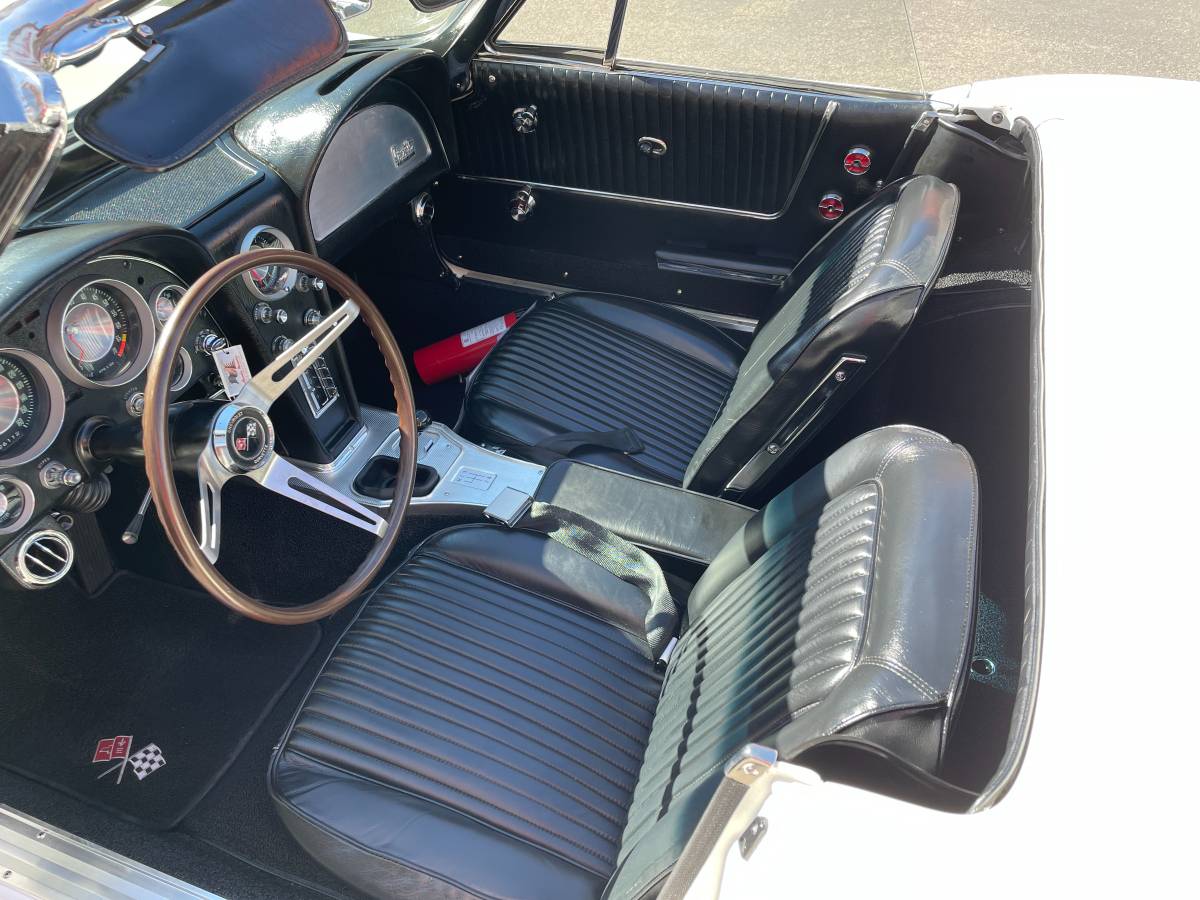 Chevrolet-Corvette-convertible-1963-white-18