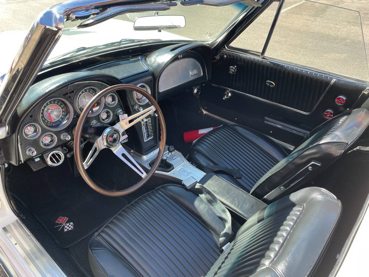 Chevrolet-Corvette-convertible-1963-white-19