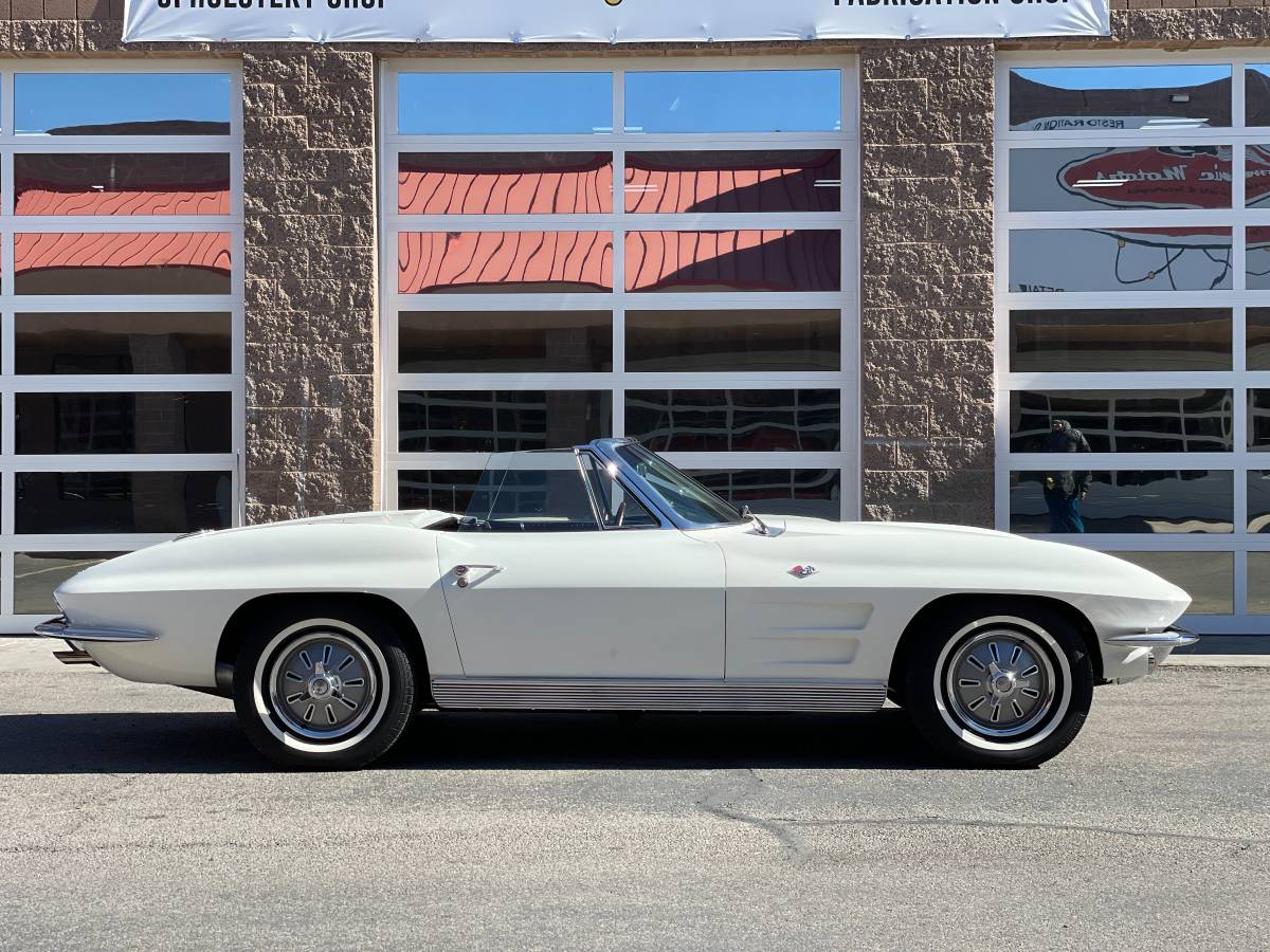 Chevrolet-Corvette-convertible-1963-white-2