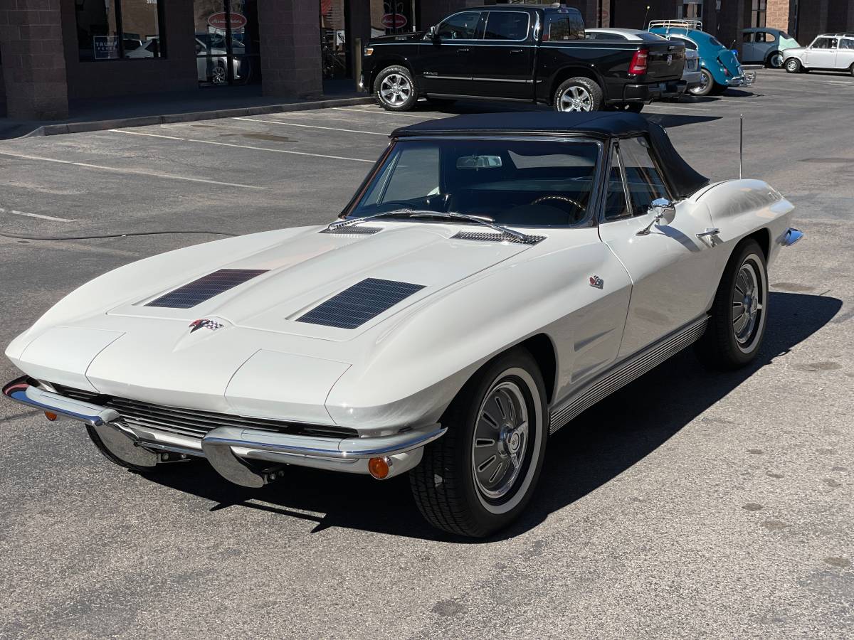 Chevrolet-Corvette-convertible-1963-white-23