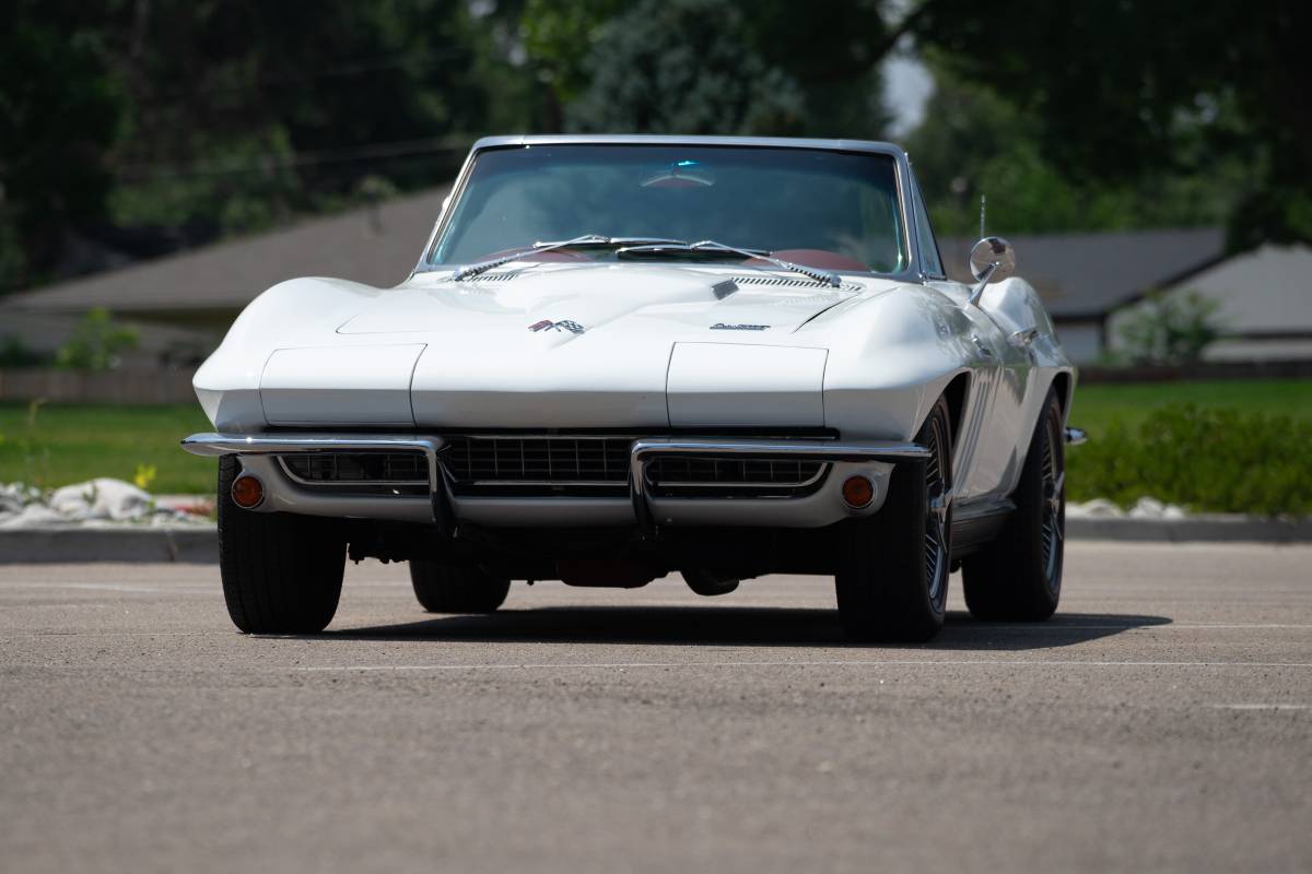 Chevrolet-Corvette-convertible-1966-white-1