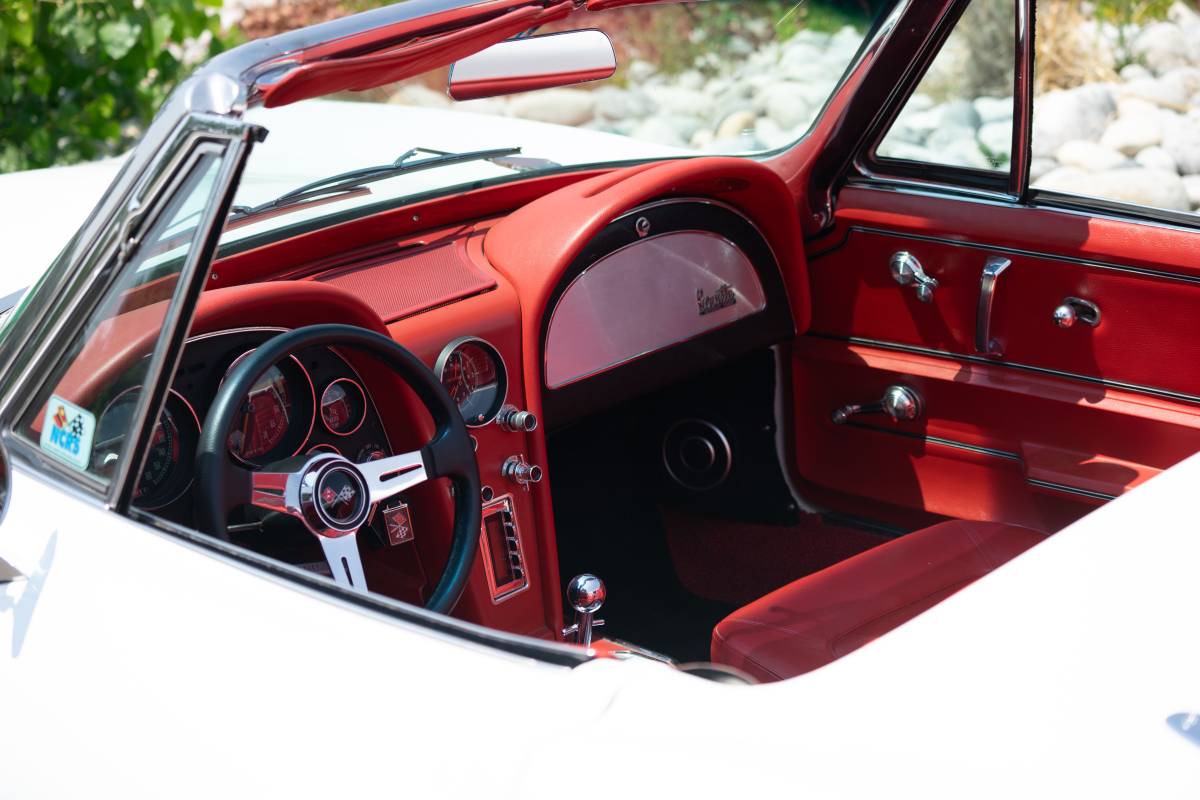 Chevrolet-Corvette-convertible-1966-white-10