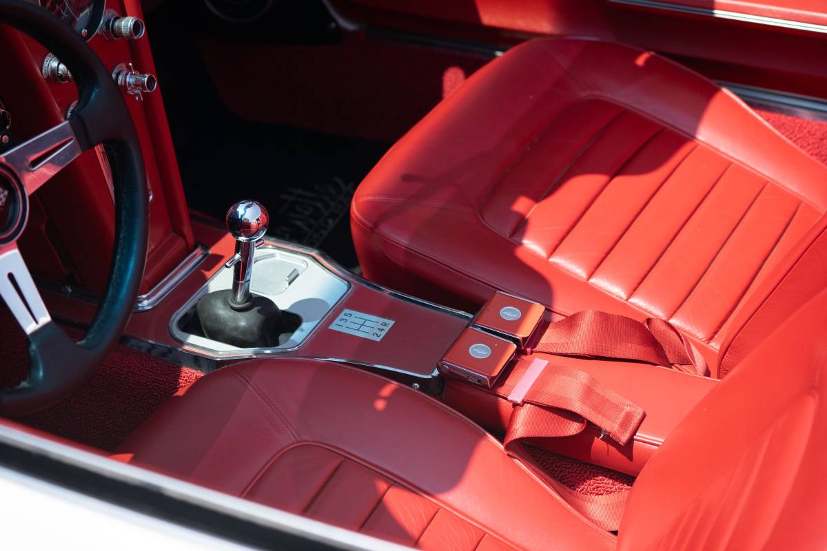 Chevrolet-Corvette-convertible-1966-white-11