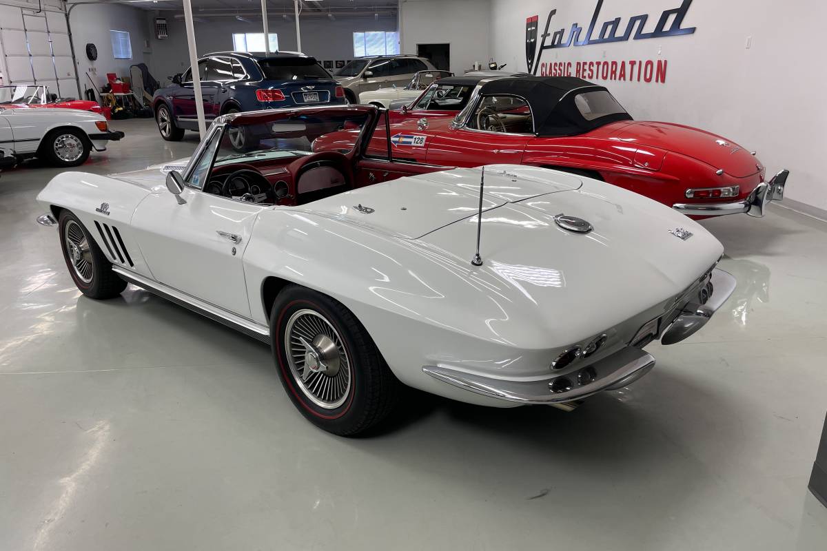 Chevrolet-Corvette-convertible-1966-white-15
