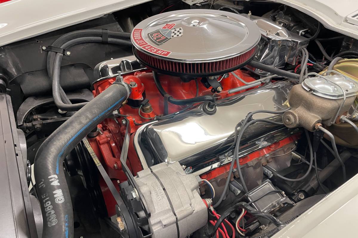 Chevrolet-Corvette-convertible-1966-white-18