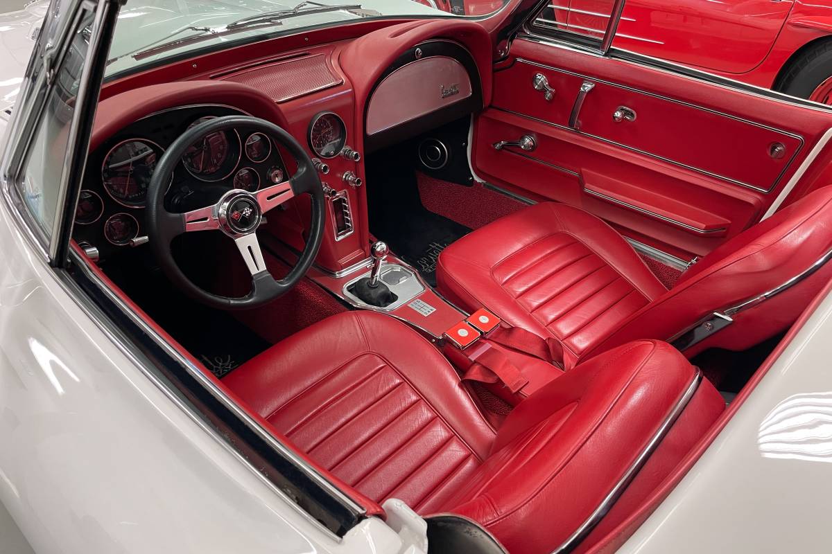 Chevrolet-Corvette-convertible-1966-white-19