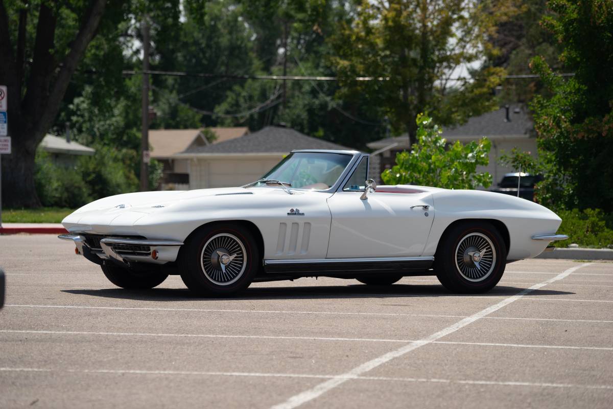 Chevrolet-Corvette-convertible-1966-white-3