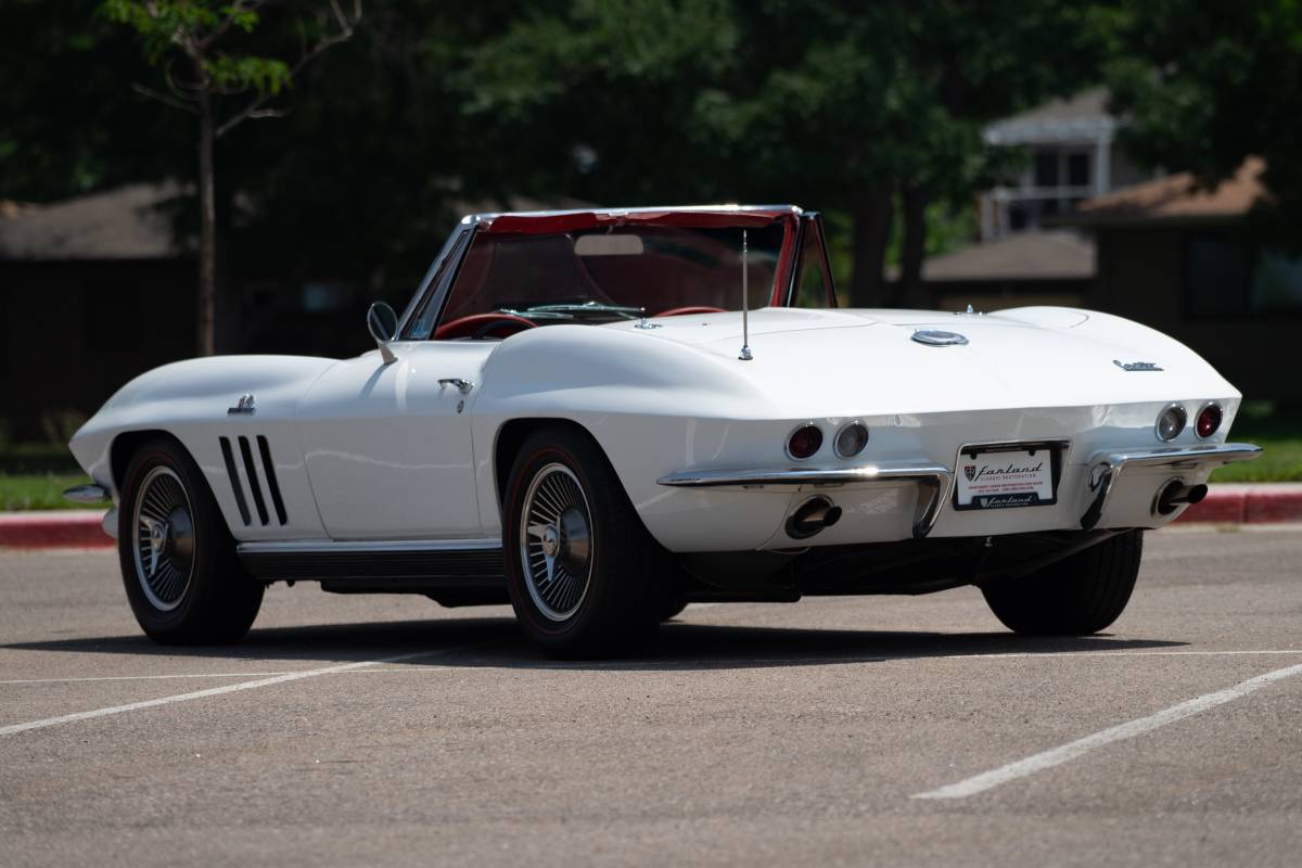 Chevrolet-Corvette-convertible-1966-white-5