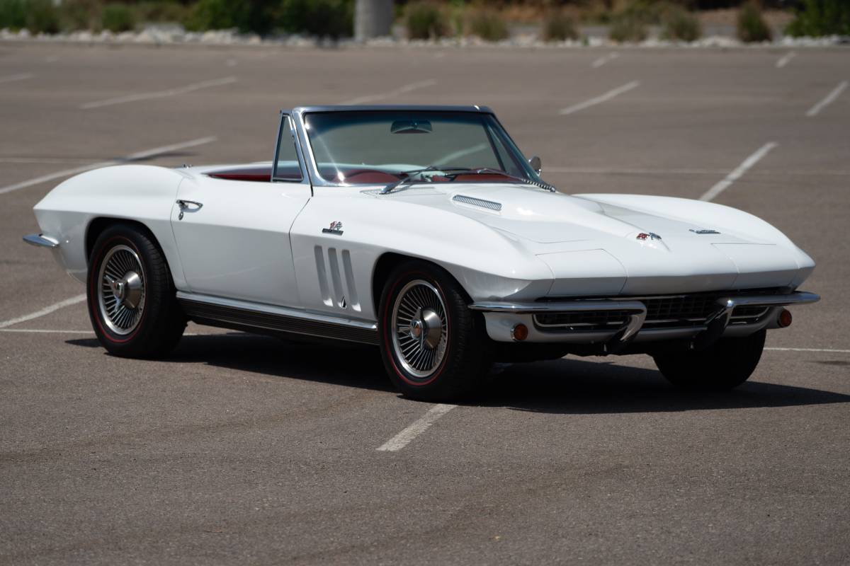 Chevrolet-Corvette-convertible-1966-white
