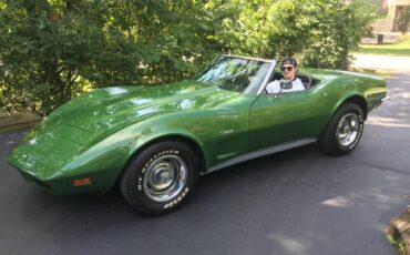 Chevrolet-Corvette-convertible-1973-1