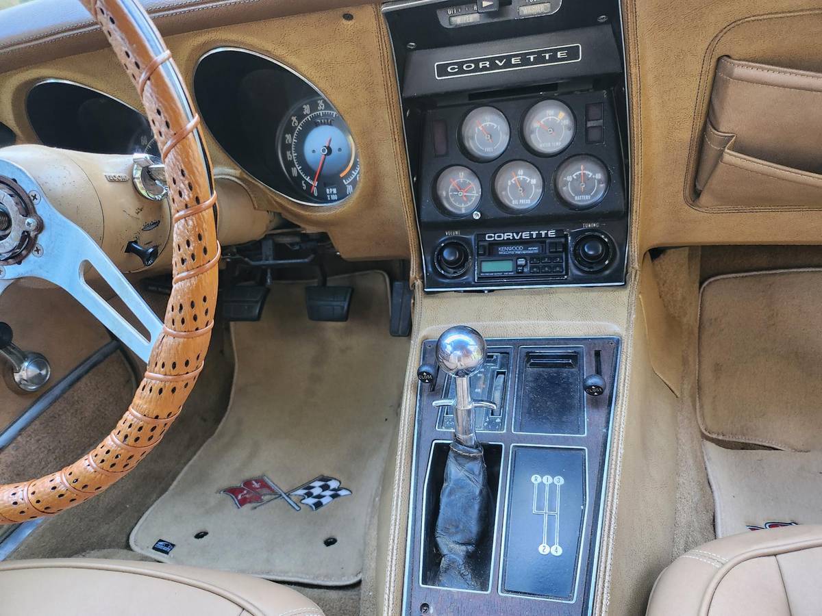 Chevrolet-Corvette-convertible-1974-10
