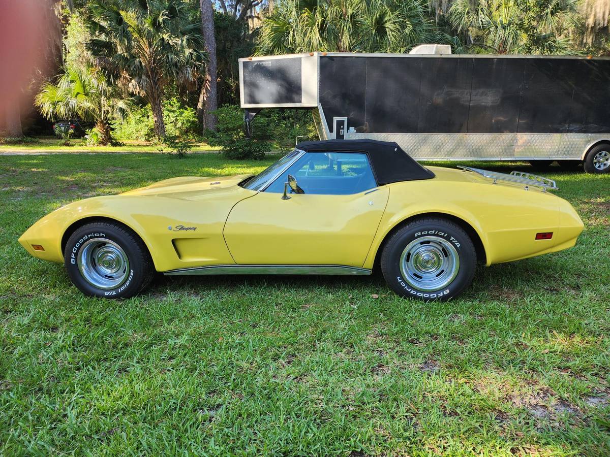 Chevrolet-Corvette-convertible-1974-4