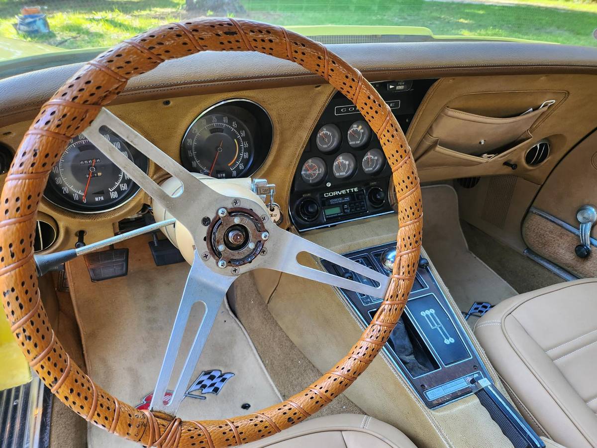 Chevrolet-Corvette-convertible-1974-8