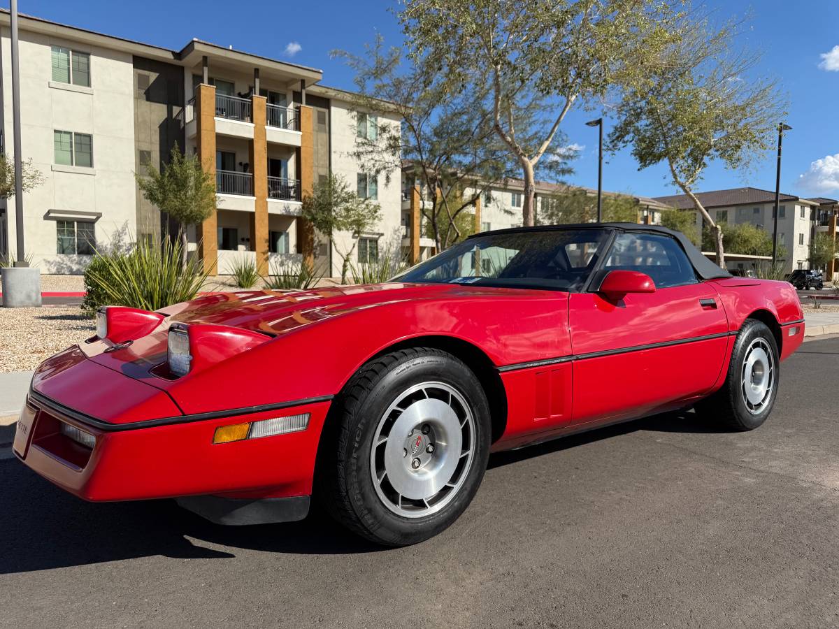 Chevrolet-Corvette-convertible-1987-red