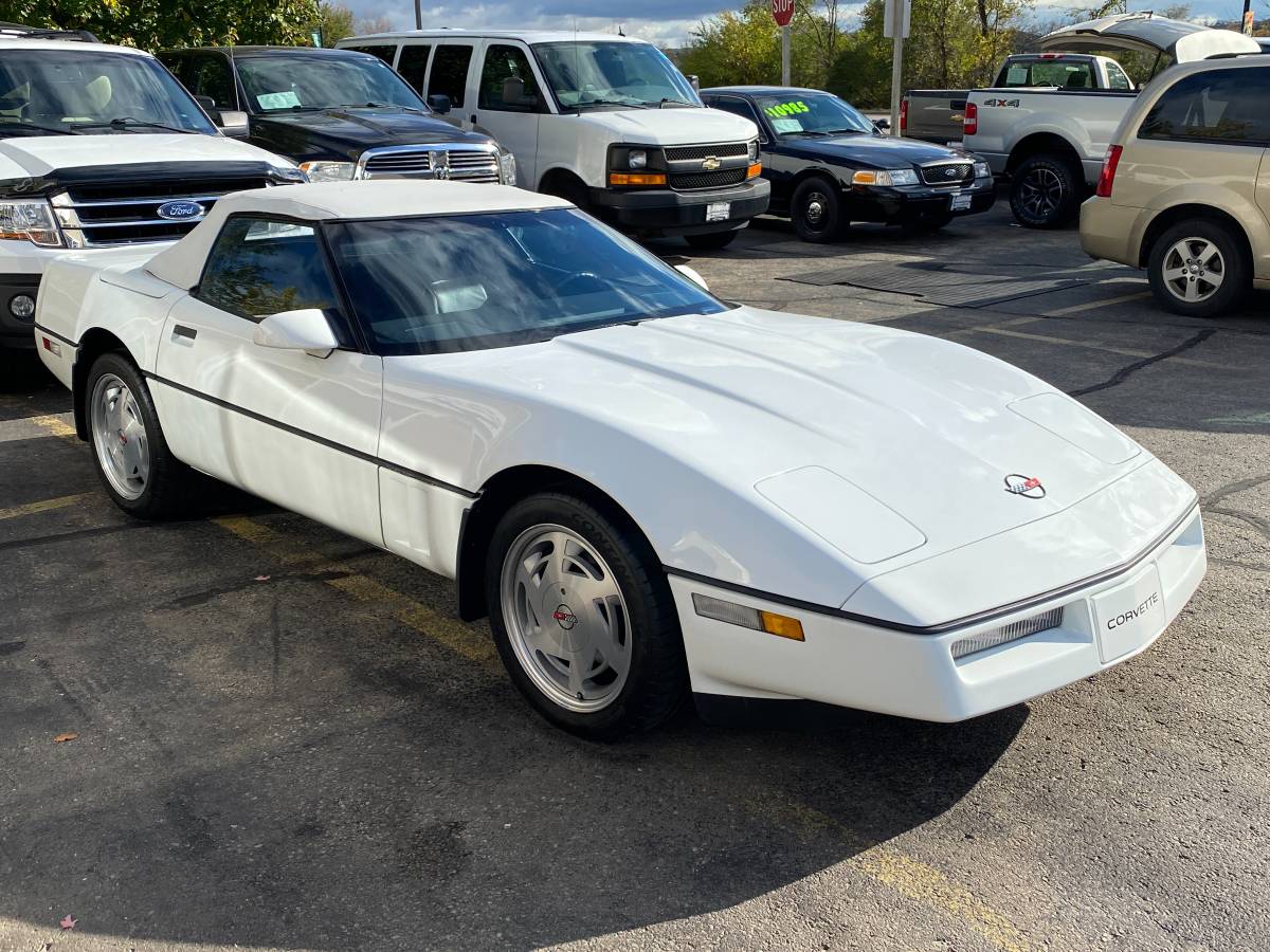 Chevrolet-Corvette-convertible-1989-white-1