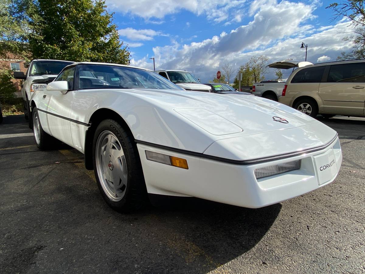 Chevrolet-Corvette-convertible-1989-white-10